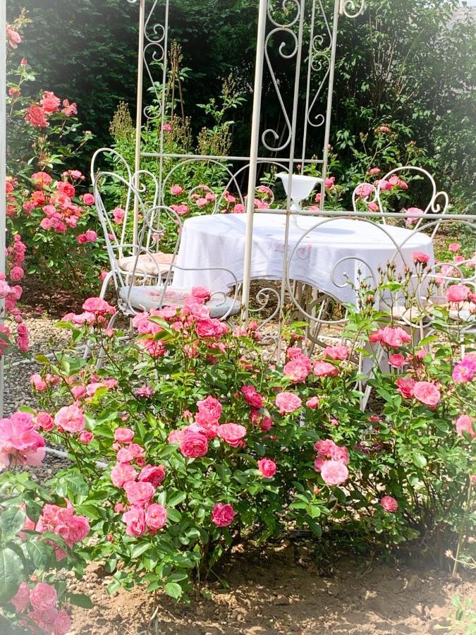 Isabelle'S Rosegarden Hotel Beckerich Exterior photo